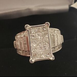 Huge 3Ctt natural diamonds ring looks Gorgeous